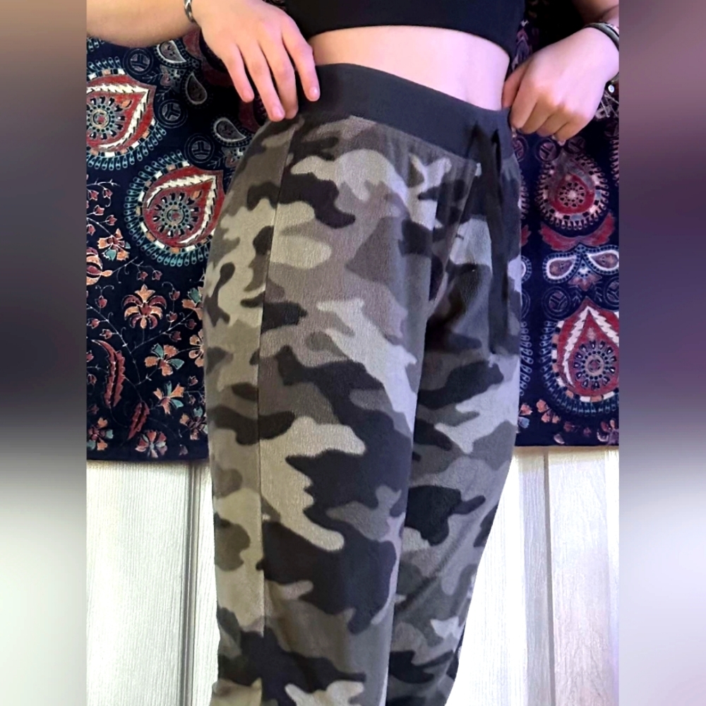 Aeropostale jogger/loungewear, two-toned green camouflage